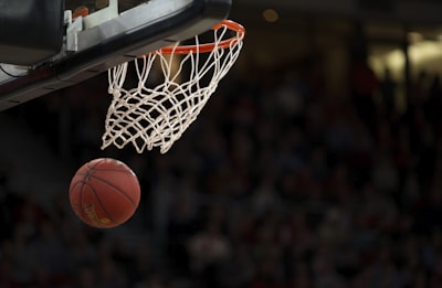 NBA季后赛首轮对阵分析报道图